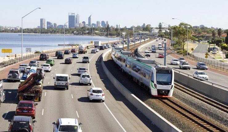 راه آهن یکی از وسایل حمل و نقل در استرالیا است. 
